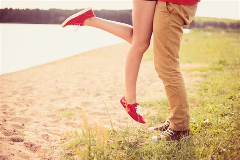 10 signs your hookup is falling for you